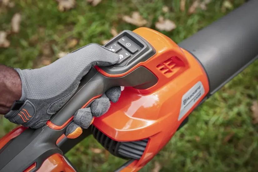 Akumulátorový foukač Husqvarna 230iB (bez aku a nabíječky)