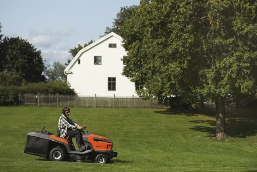 Zahradní traktor Husqvarna TC 220T