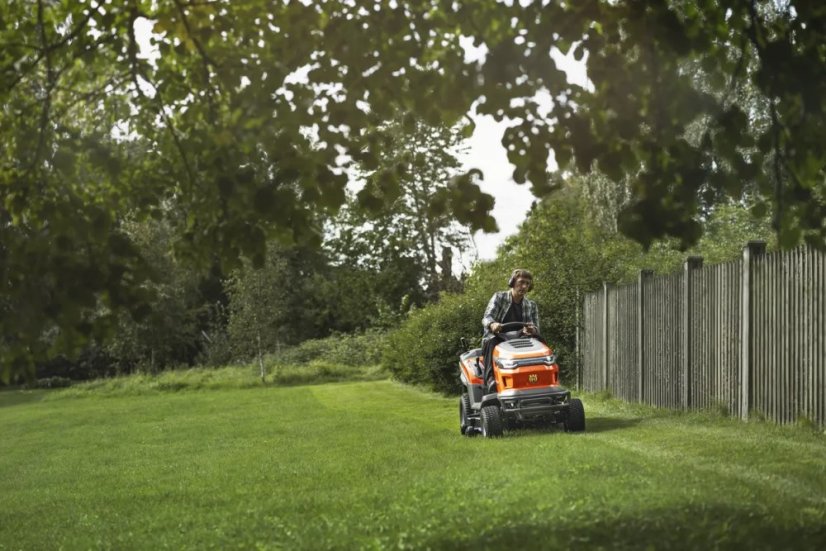 Zahradní traktor Husqvarna TC 220T