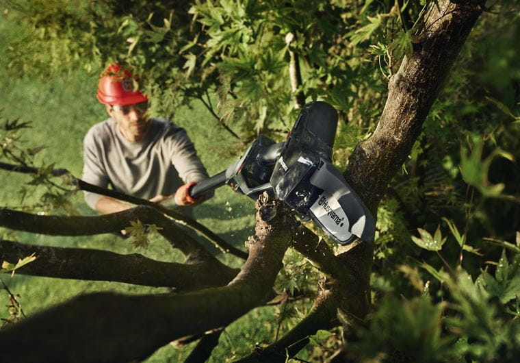 Vyvětvovací pila Husqvarna Aspire PE5-P4A s akumulátorem a nabíječkou
